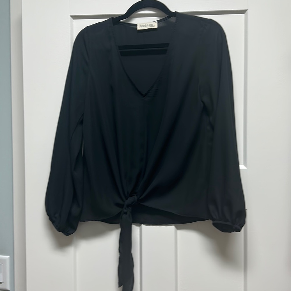 Black Peach Love size small. Ties in front -like new